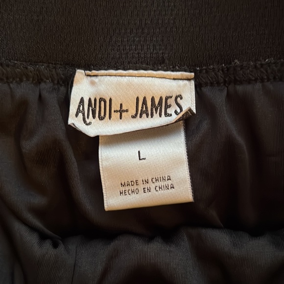 Andi & James black and white pleated skirt. Size L - Picture 2 of 3